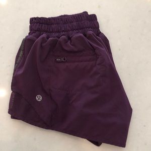LULULEMON 2.5” INSEAM SHORTS